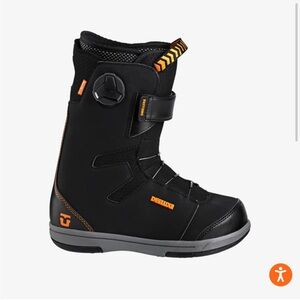 UBC Youth Snowboard Boots Size 4